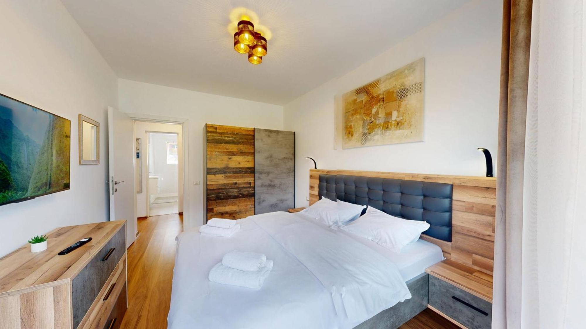 Busteni Mountain View Suites By The River - Ev Plug المظهر الخارجي الصورة
